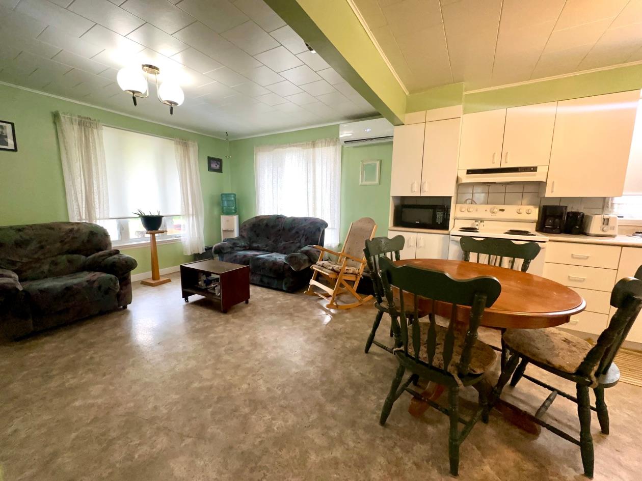 Cuisine/Salle &agrave; manger/salon